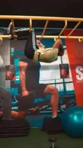 Коремна преса с главата надолу Коремна преса с главата надолу koremni presi s glavata na nadolu